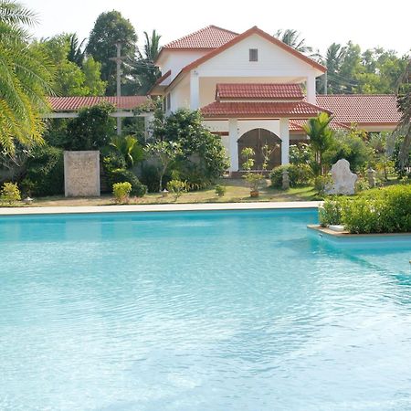 Armonia Village resort y Spa Chumphon Exterior foto