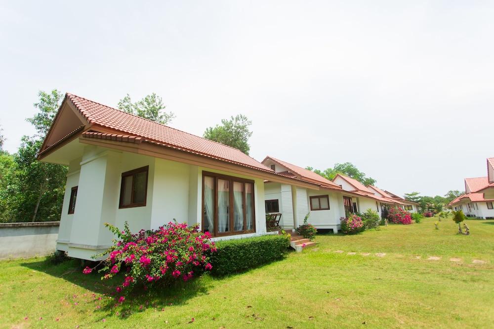 Armonia Village resort y Spa Chumphon Exterior foto