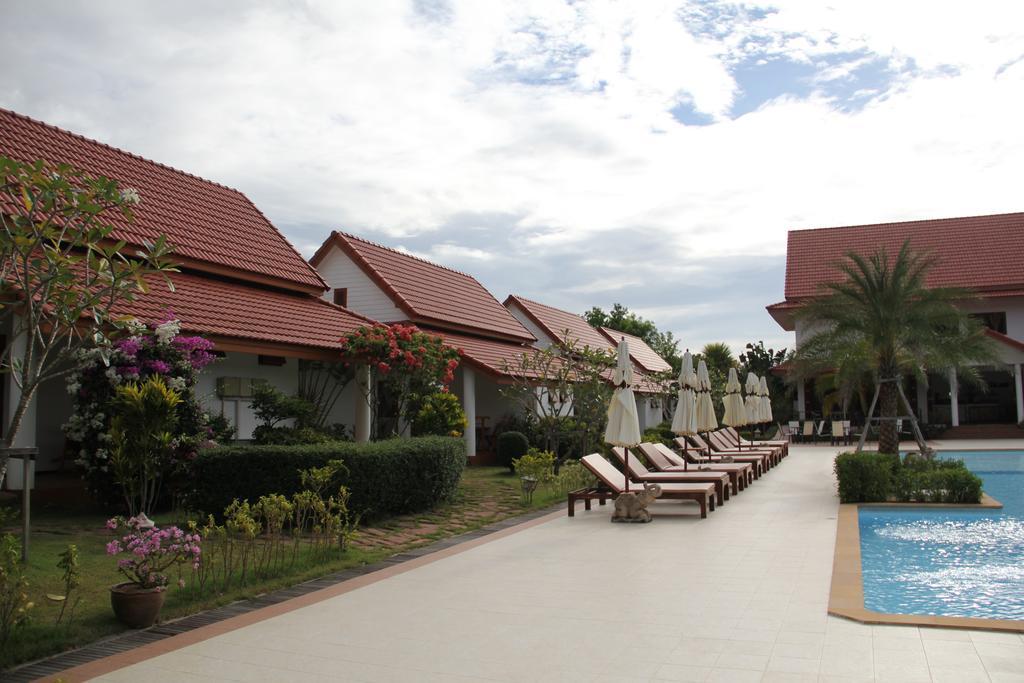 Armonia Village resort y Spa Chumphon Exterior foto