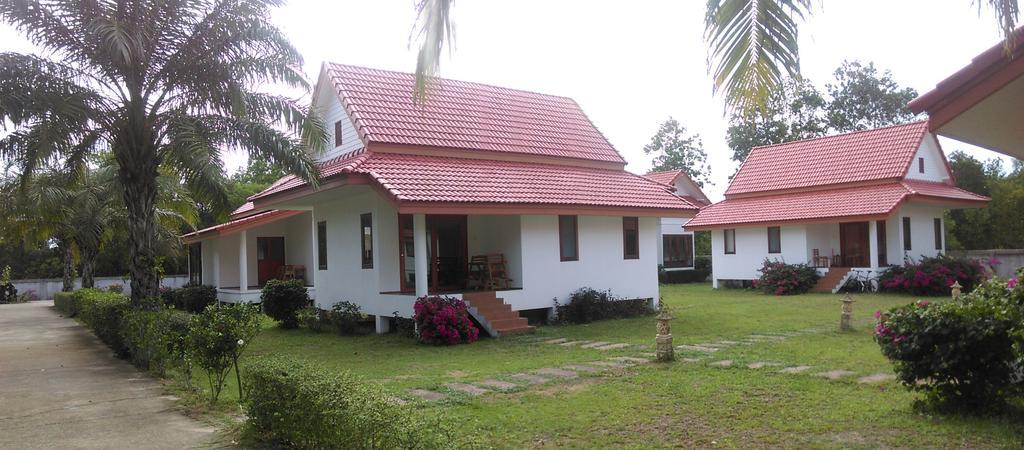 Armonia Village resort y Spa Chumphon Exterior foto