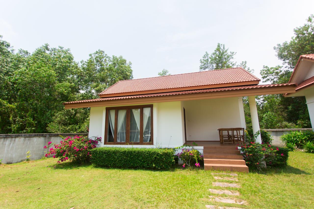Armonia Village resort y Spa Chumphon Exterior foto
